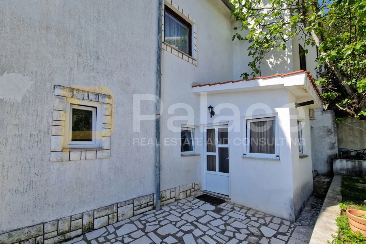 dva stana s bazenom, vrtom i parkirnim mjestima, ika - 89,10 m² - slika 19
