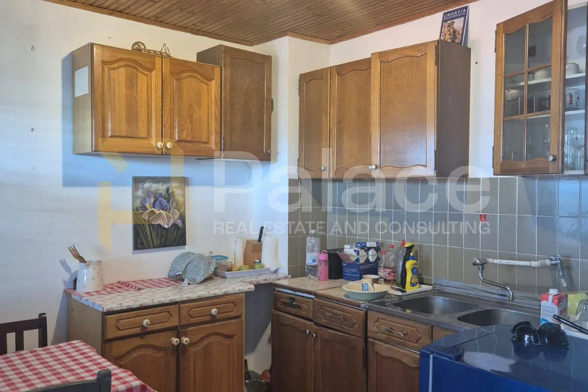 kuća 221 m² na dvije etaže + vrt 154 m² + stan 14 m² - slika 2