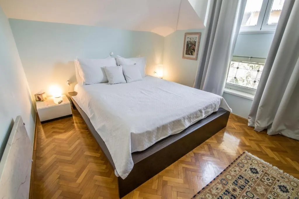dvoetažni stan u urbanoj vili u centru grada, 200m od mora, opatija - slika 22