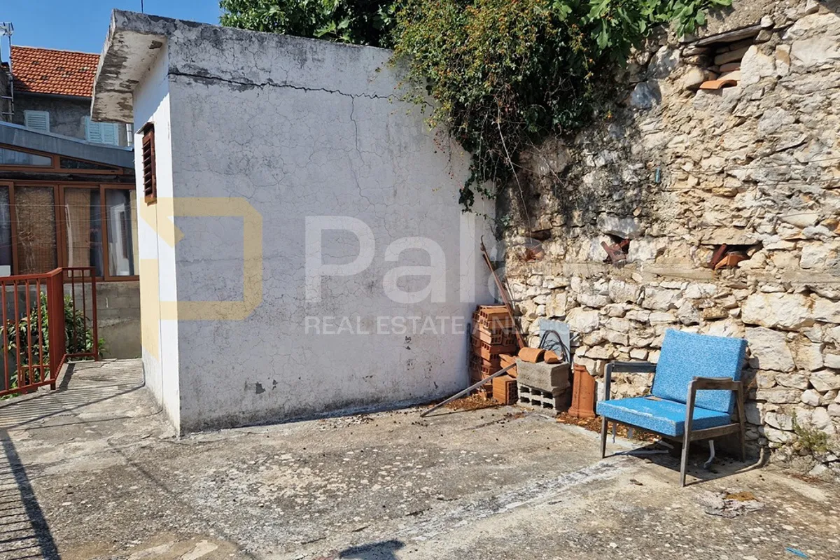 kuća za renovaciju u centru zatona kod šibenika, 30 m od mora, 100 m2 - slika 13