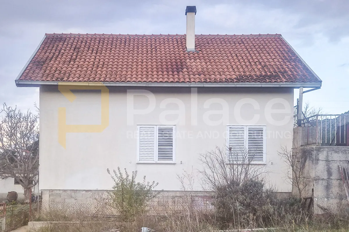 kuća na zemljištu s vinogradom i maslinikom, 2500 m2, donje polje - slika 4