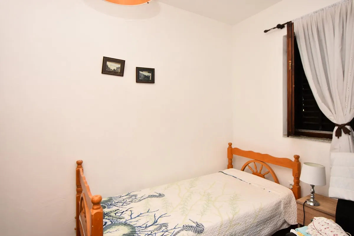 kuća na otoku s velikom terasom - slika 22