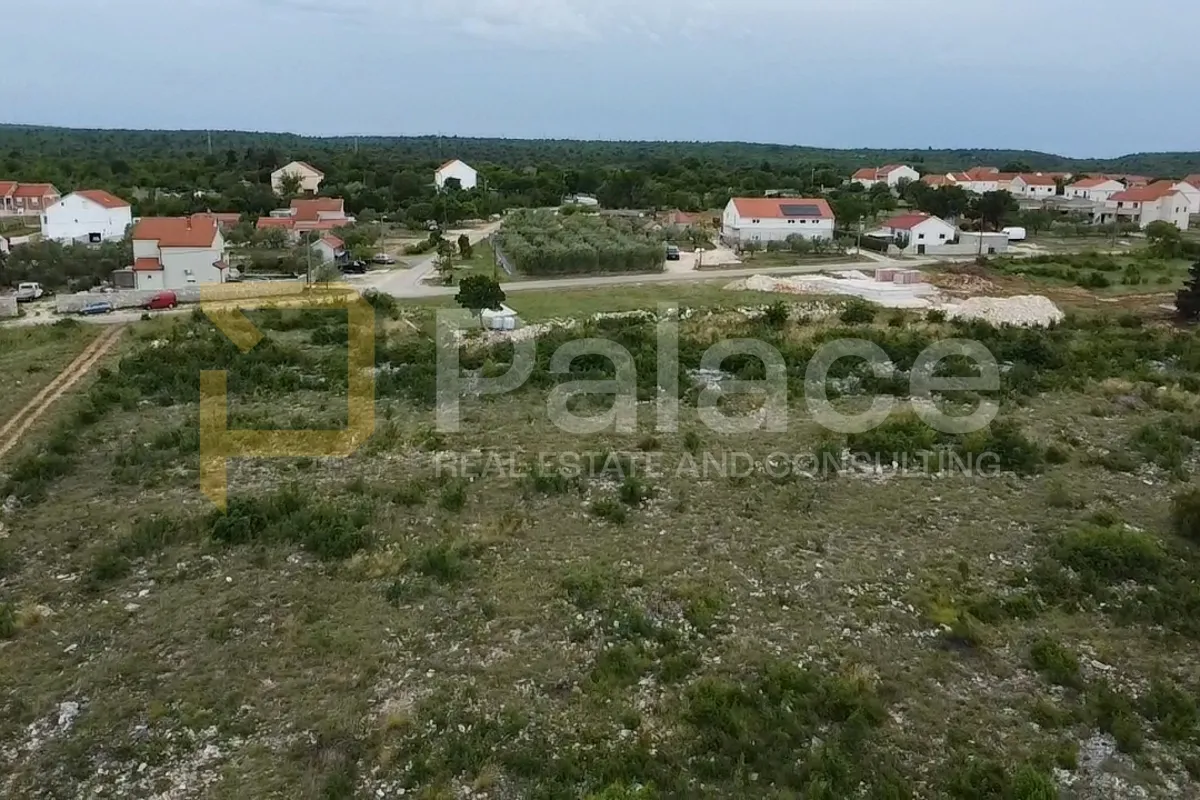 Pridraga : Građevinsko zemljište sa idejnim projektom 663 m2 - Novigrad