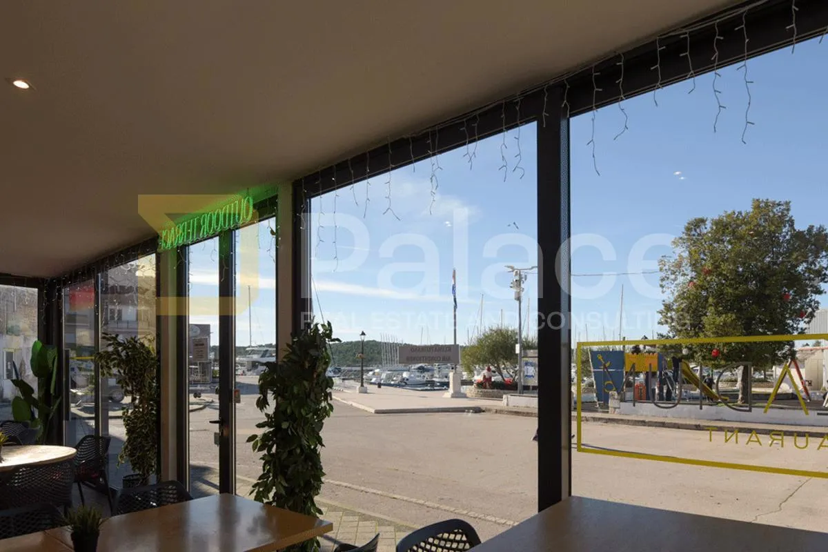 pirovac, centar: restoran s uhodanim poslovanjem i kuća, prvi red do mora - slika 5