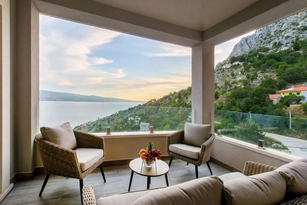raskošna vila s pogledom na more, lokva rogoznica, omiš - slika 5