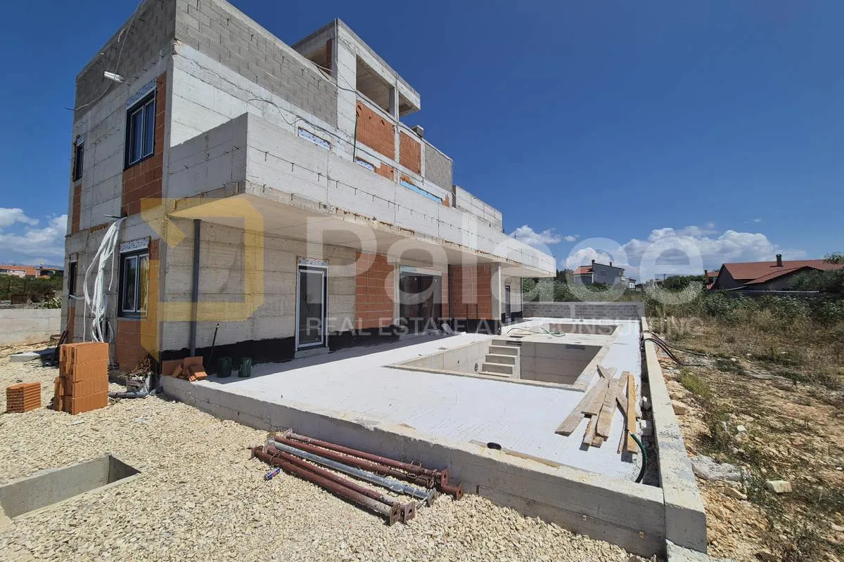 luksuzni novi stan, vrsi – 77 m² sa bazenom i pogledom na more - slika 11