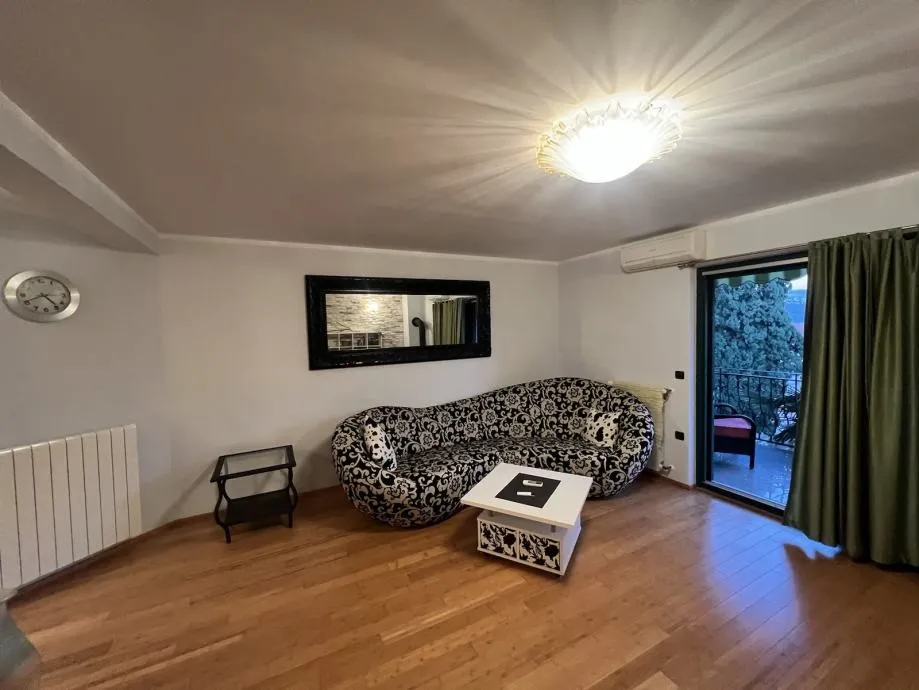 predivna kuća s tri apartmana u centru grada, 150m od mora, opatija - slika 12
