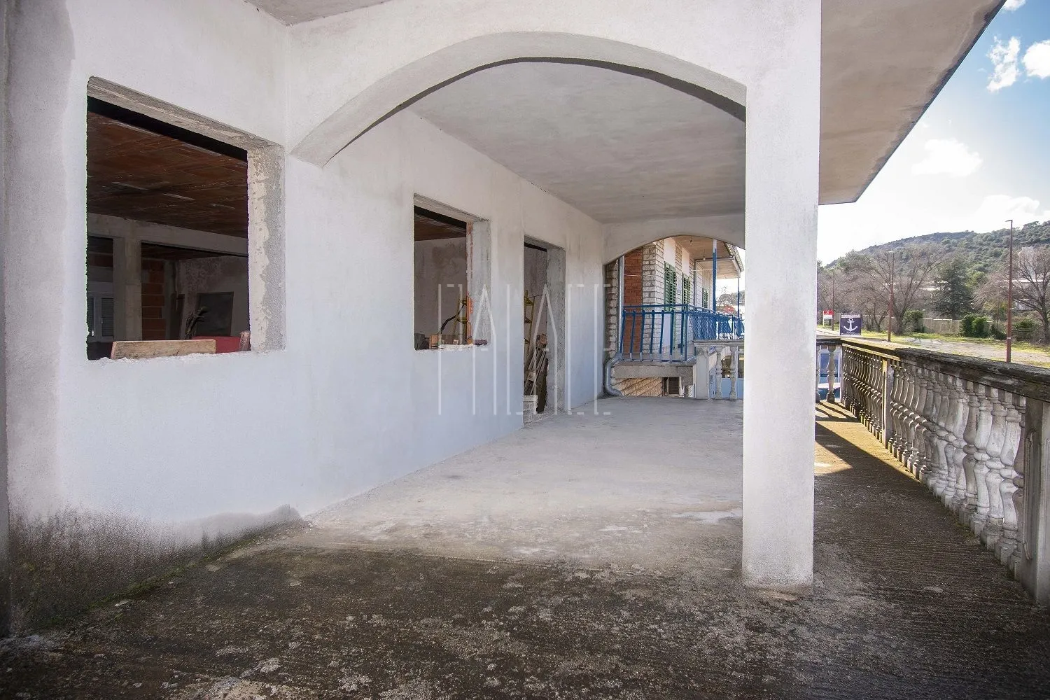 kuća s 5 poslovnih prostora i 3 stana, bilice kod šibenika, 510.00 m2 - slika 20