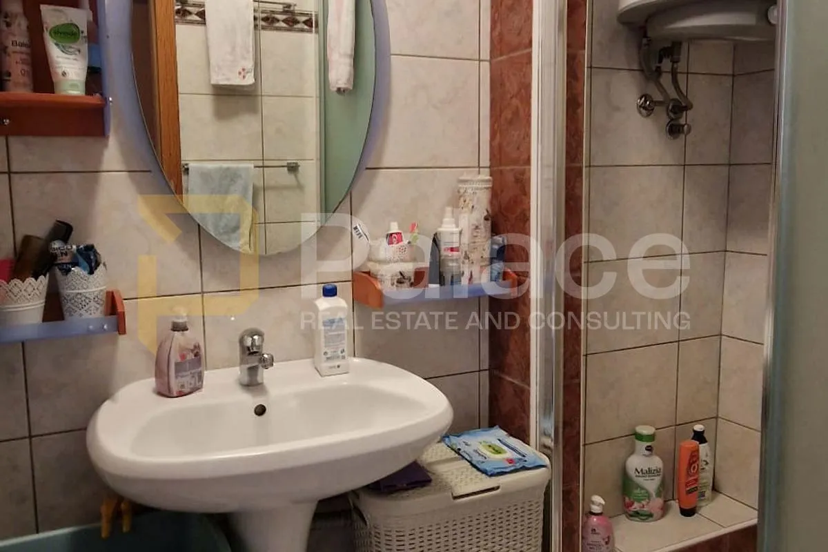prekrasan stan s velikom osunčanom terasom, bol - slika 8