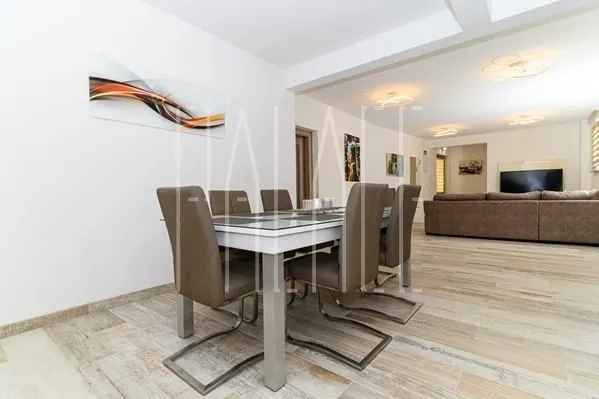 ultramoderna elegantna kuća : okrug gornji, 210.00 m² - slika 17