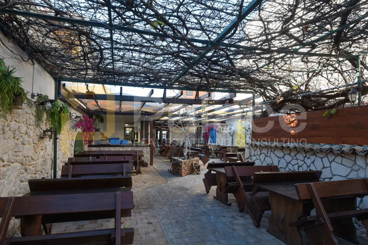pirovac, centar: restoran s uhodanim poslovanjem i kuća, prvi red do mora - slika 15