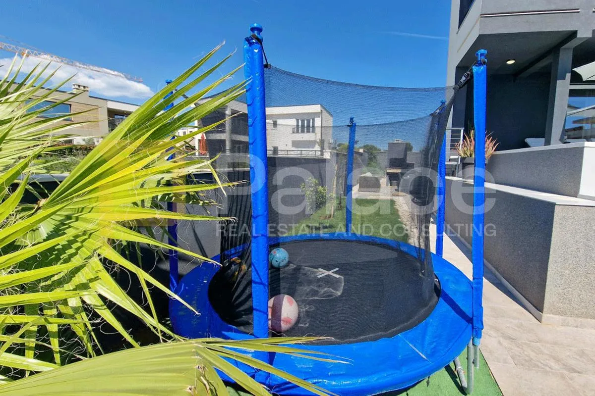 ekskluzivna vila s wellnessom i infinity bazenom kraj medulina - slika 28