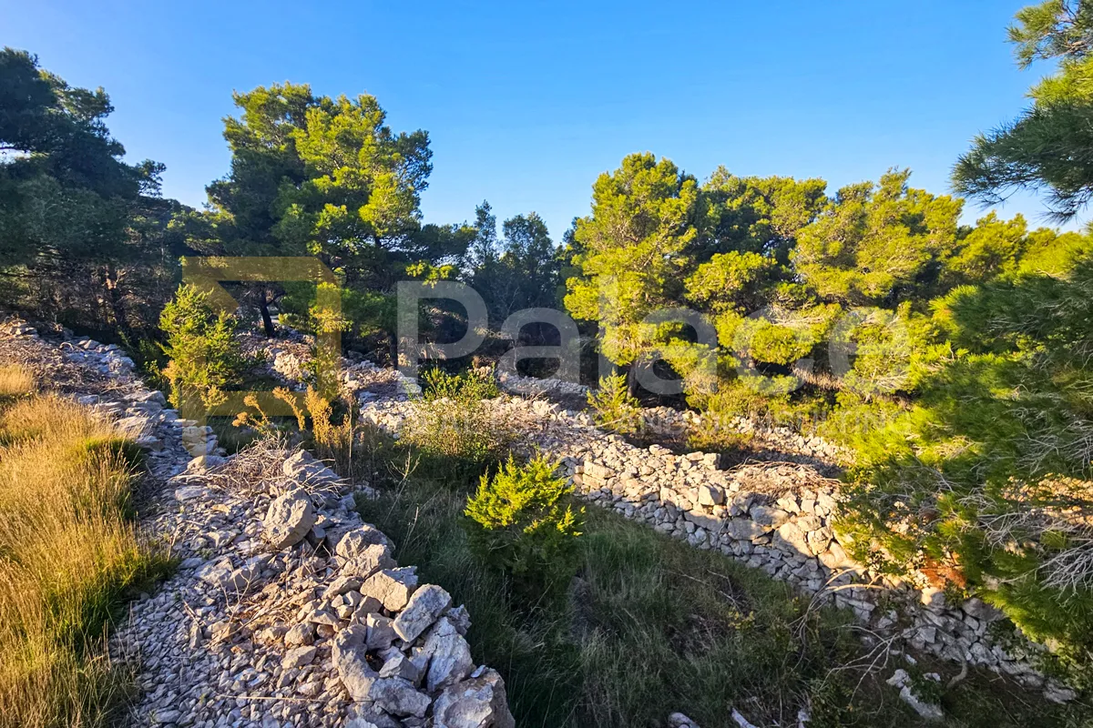 građevinsko zemljište s pogledom na uvalu, 860 m2 - otok žirje - slika 3