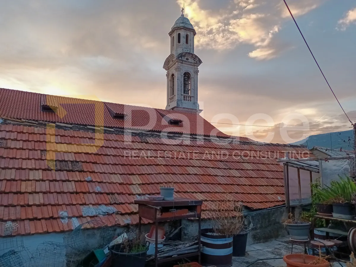 prostrana kuća u staroj jezgri kaštel lukšića, 240 m2 - slika 4