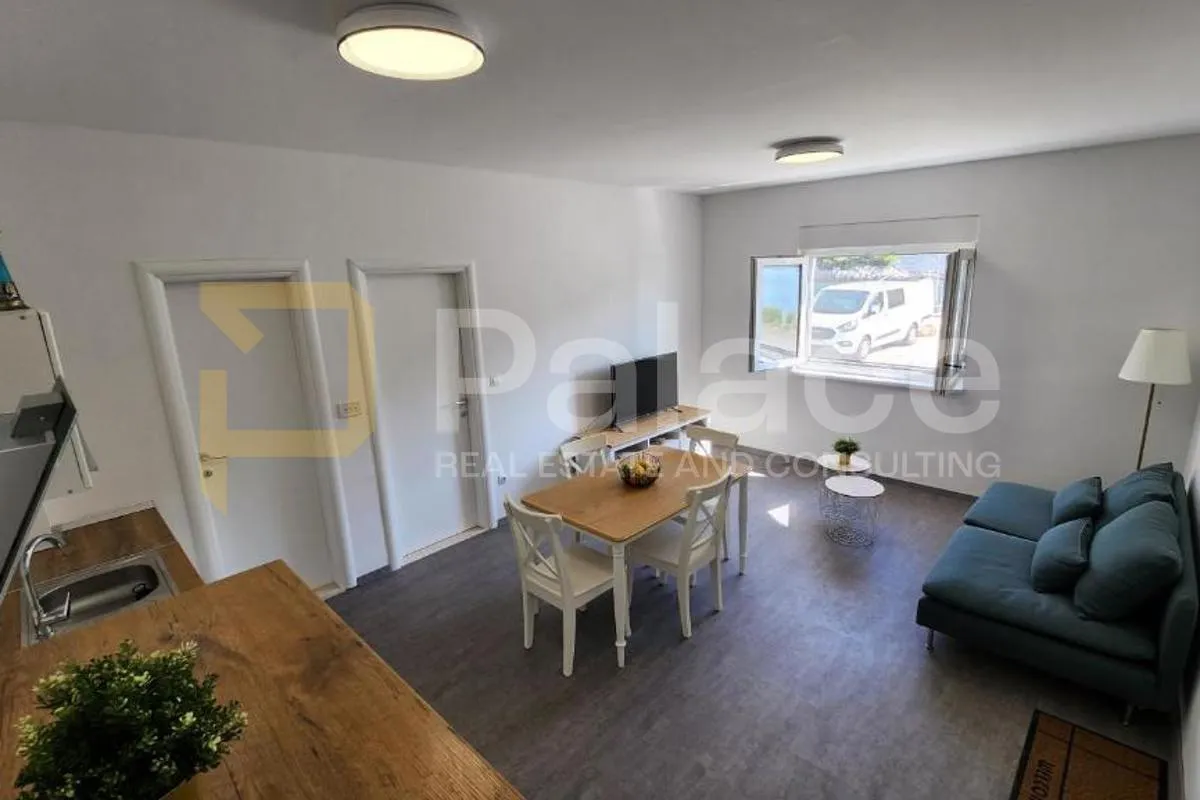 moderno opremljena apartmanska kuća, 1. red do mora, selca - slika 12