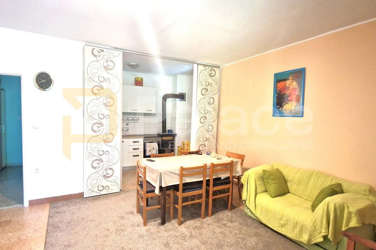 uređena prizemnica s velikim dvorištem, čista mala-vodice 120 m2 - slika 12
