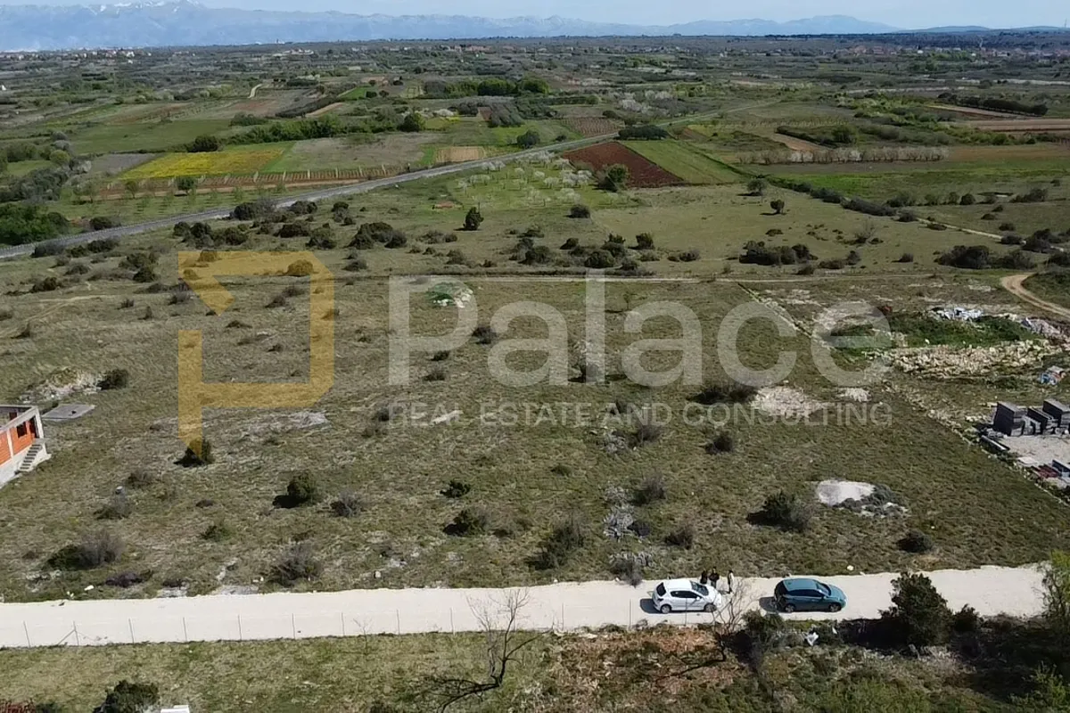 prkos : građevinsko zemljište 2400 m2 - slika 2