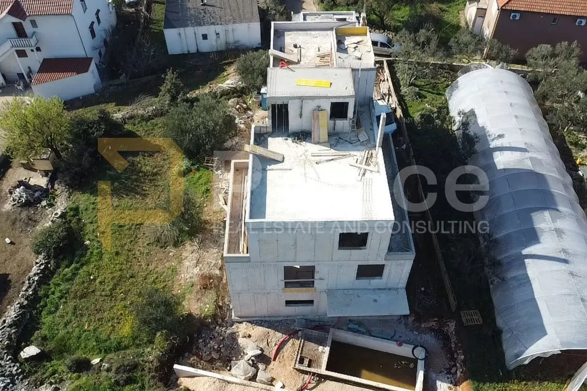 pakoštane: trosoban stan s velikim vrtom i bazenom, 92 m2 - slika 2