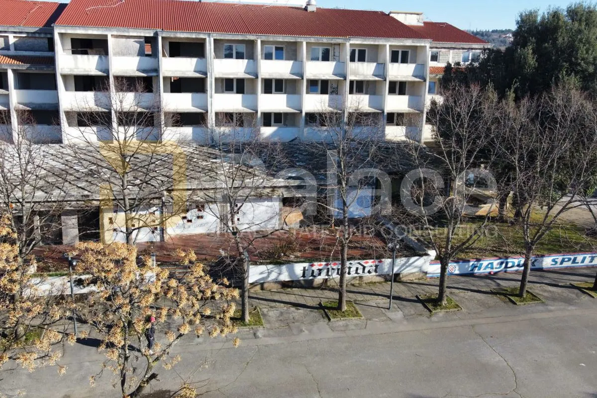 jedinstvena prilika: hotel za renovaciju u centru benkovca - slika 2