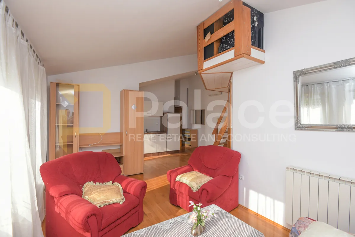 prekrasna kuća s 3 stana, pogledom i velikom okućnicom, vodice 370 m2 - slika 13