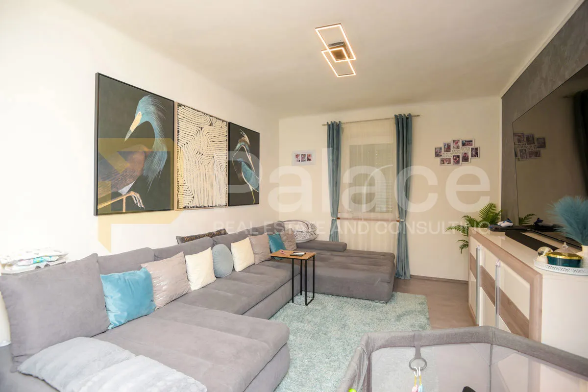 Renoviran i skladno uređen stan u zgradi, Mandalina 50 m2 - Šibenik