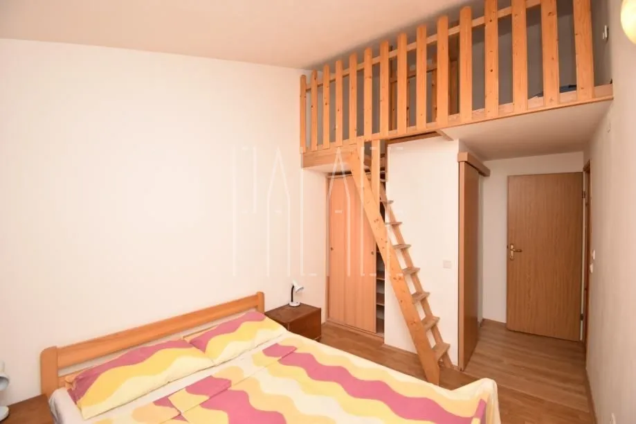 stan na katu kuće s pogledom na more, vodice, 89.00 m2 - slika 10