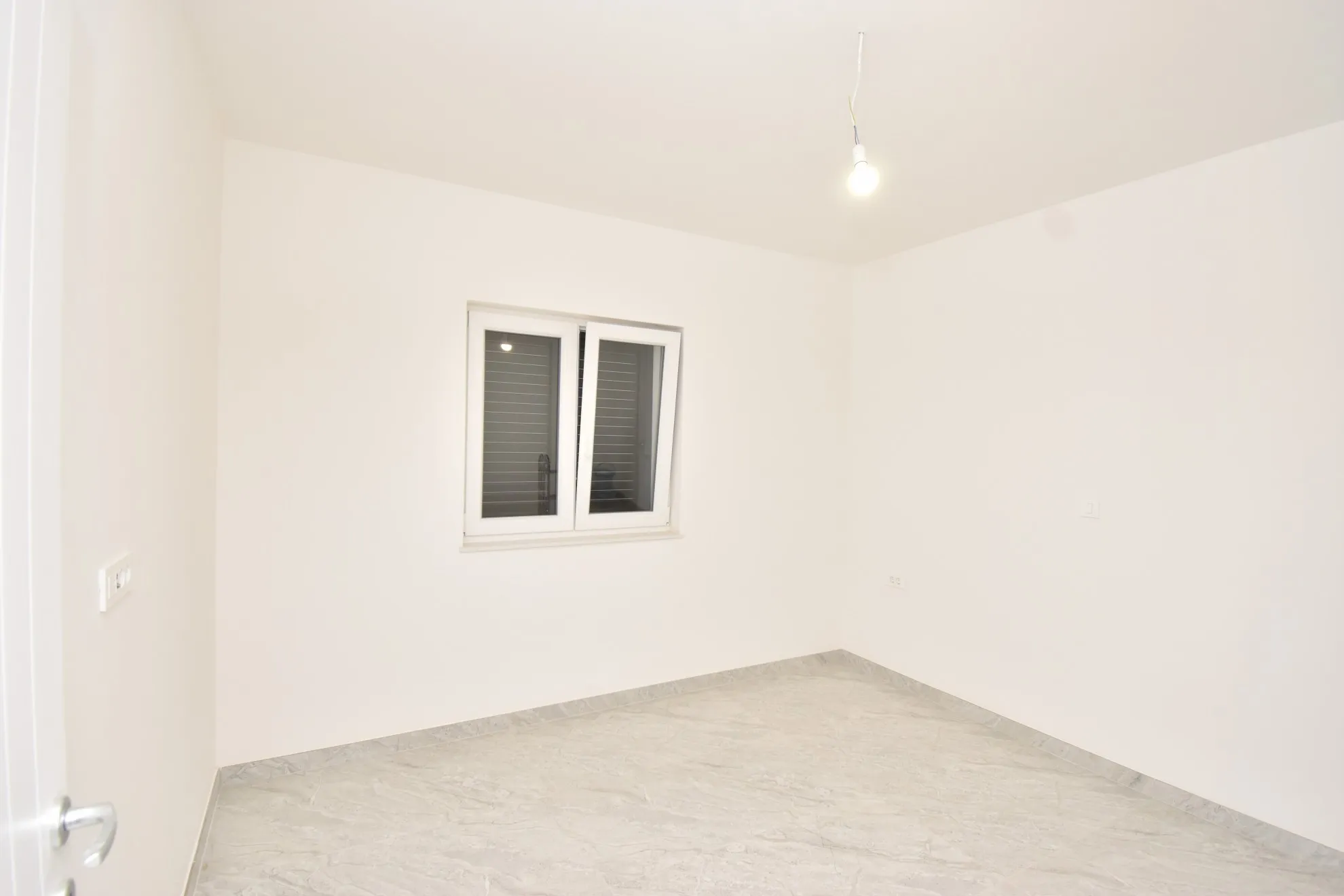 samostojeća nova kuća s bazenom i dvorištem, vodice, 319 m2 - slika 10