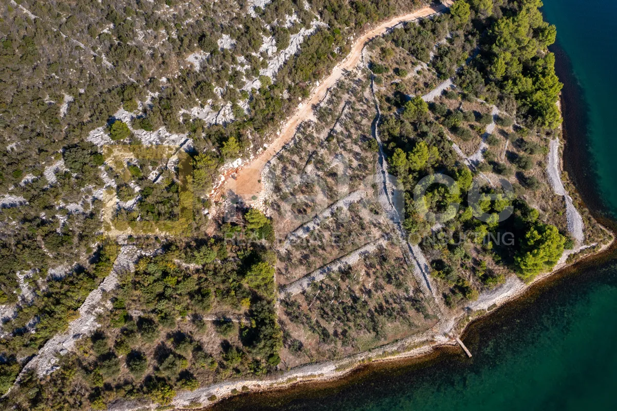 bilice, vrulje: poljoprivredno zemljište u prvom redu do mora 4050m2 - slika 2