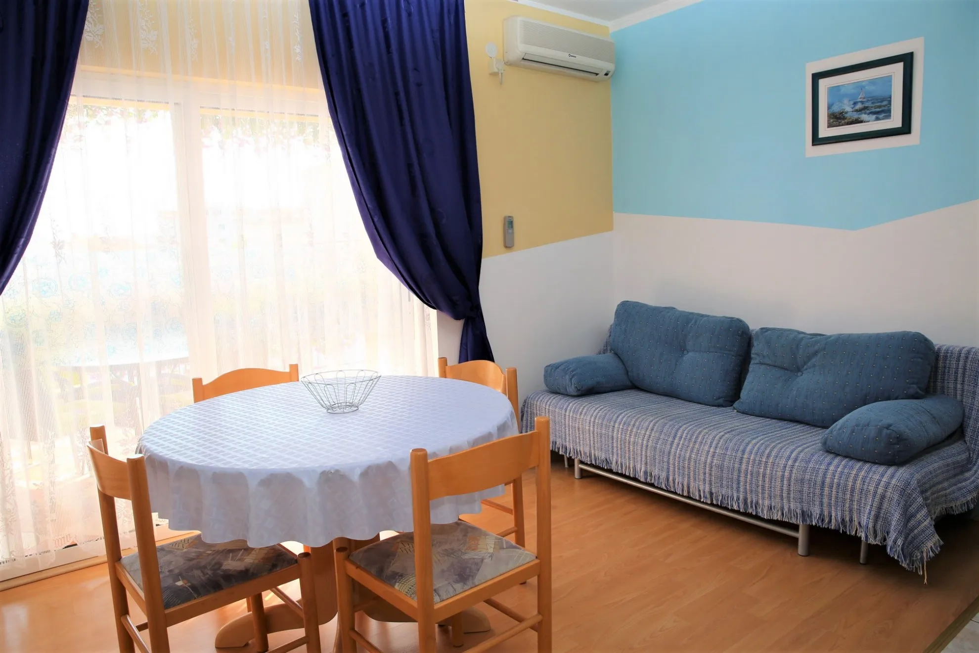 kuća u centru vodica s 5 apartmana i dvorištem 263.00 m2 - slika 6