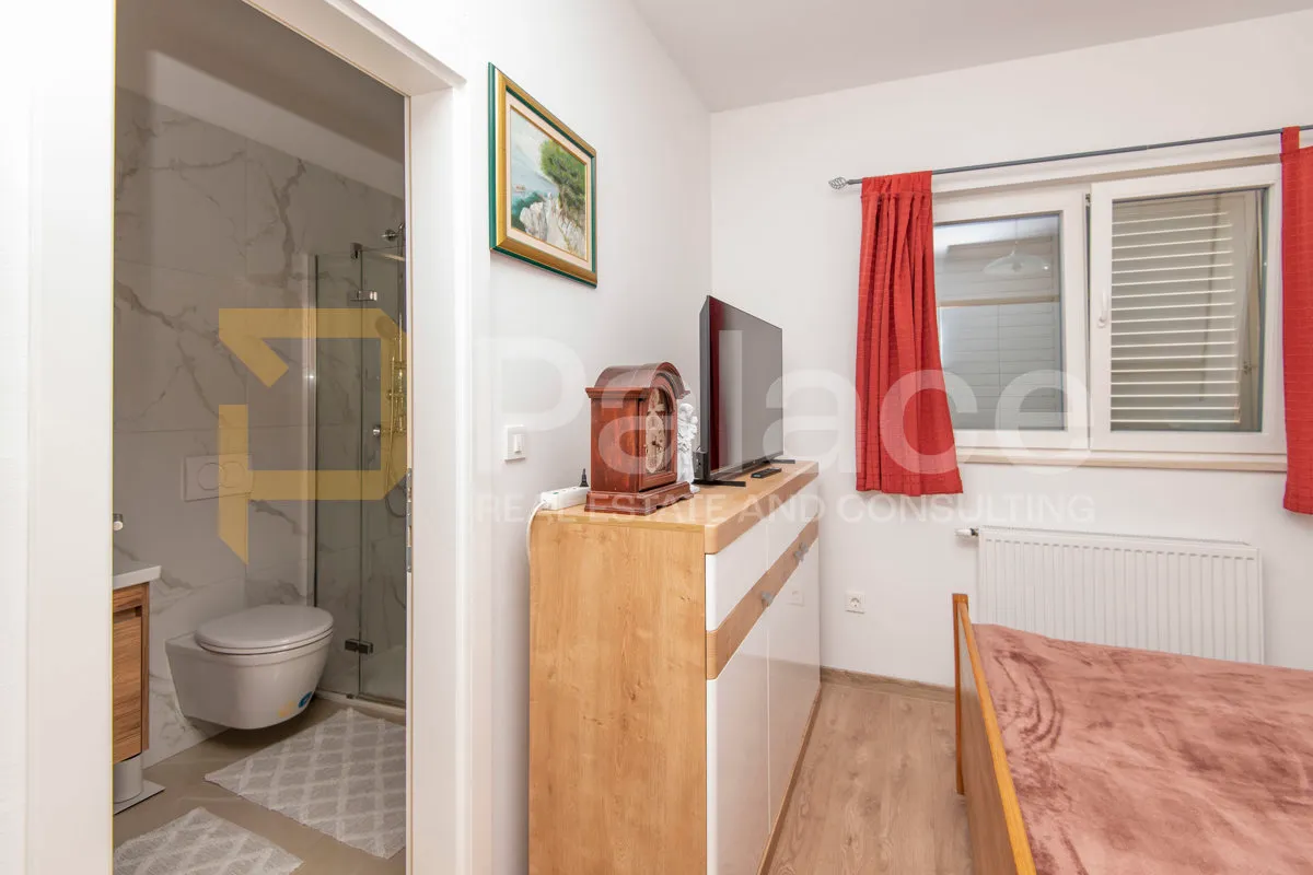 vodice - kuća s pogledom na more - 226m2 - slika 15