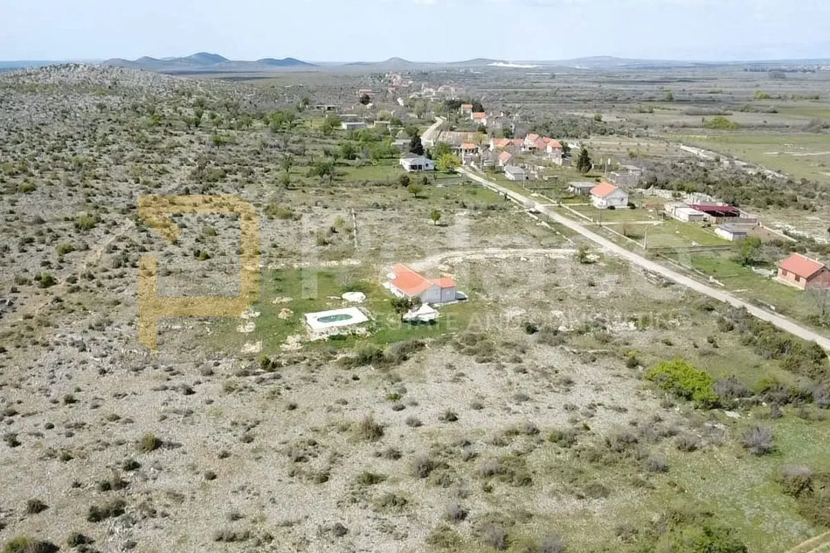 pristeg : građevinsko zemljište s dva manja objekta 7835 m2 - slika 4