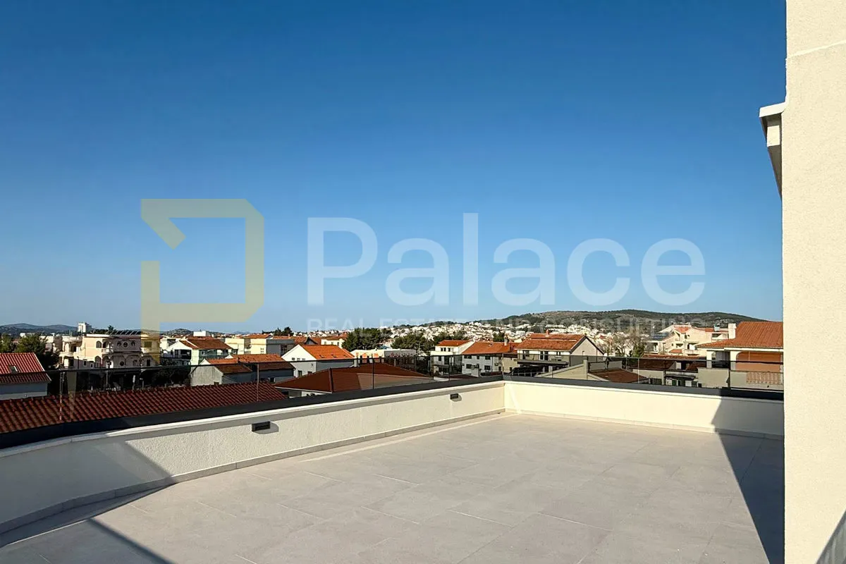 penthouse s krovnom terasom, vodice, 130 m2 - slika 2