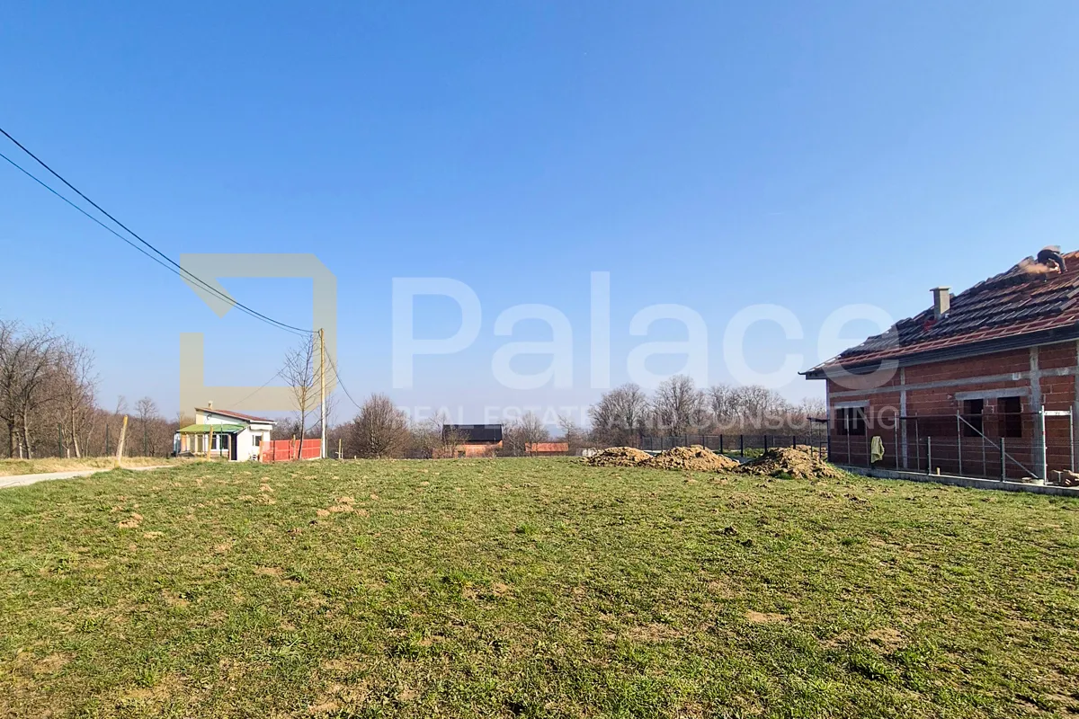 Atraktivno građevinsko zemljište 1400m2 4 minute od Centra Dugog Sela - Dugo Selo
