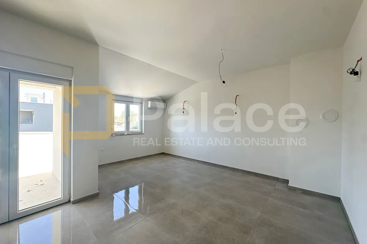 kuća s 2 stana i studio apartmanom, odlična prilika - šišan - slika 4