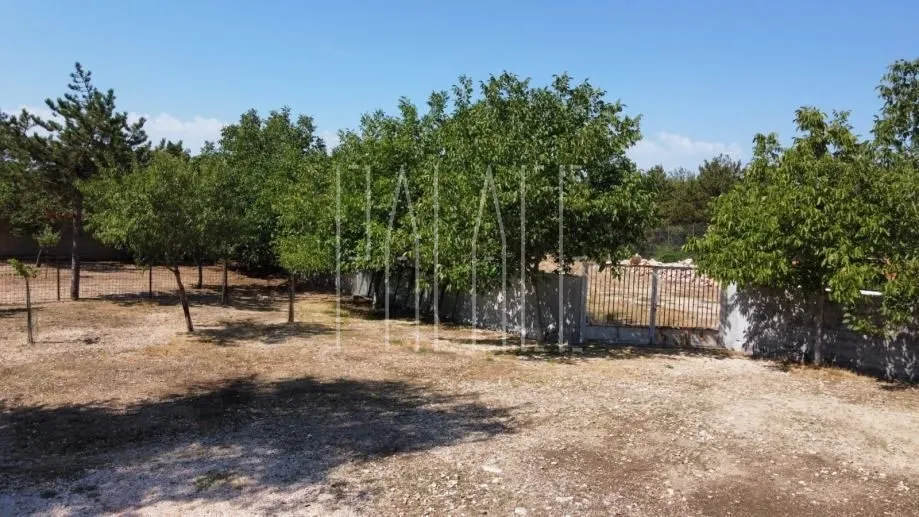 prilika: građevinsko zemljište s roh bau objektom, drniš, 3057 m2 - slika 5