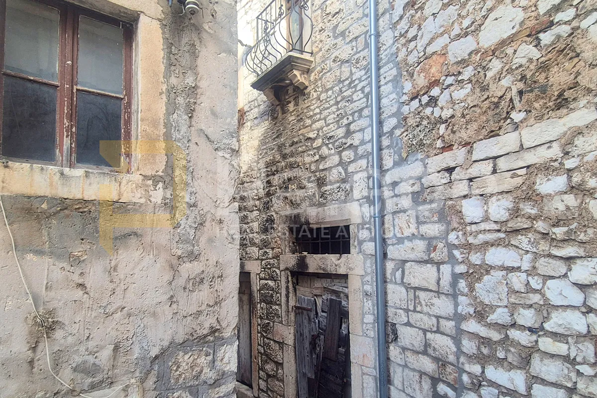 kamena kuća na 3 etaže u srcu staroga šibenika, kulturno dobro, 150 m2 - slika 5