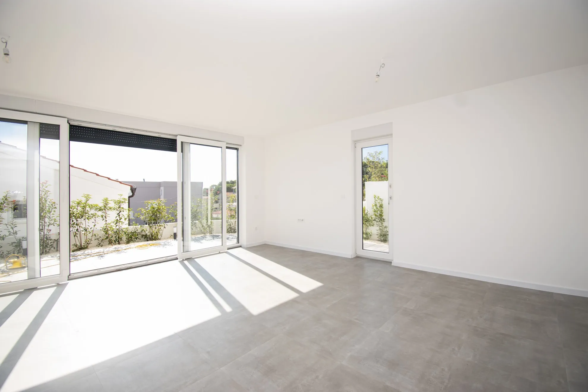 luksuzni dvoetažni stan s krovnom terasom, pogled na more,tisno,120 m2 - slika 2