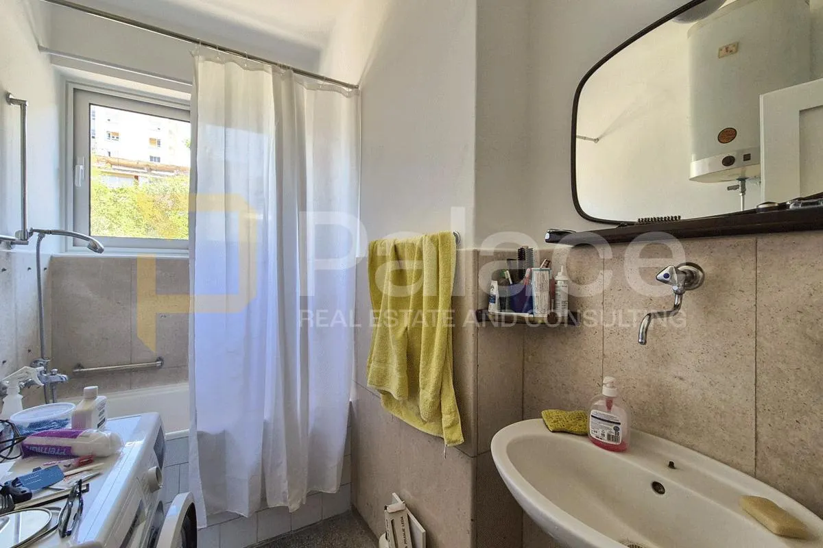 dvosobni stan na vrhunskoj lokaciji, baldekin, 66 m2 - slika 2