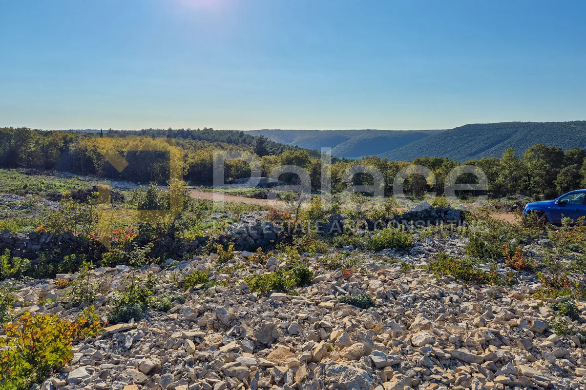 Građevinsko zemljište s predivnim pogledom na more, 819m2, Trget - Trget, Raša