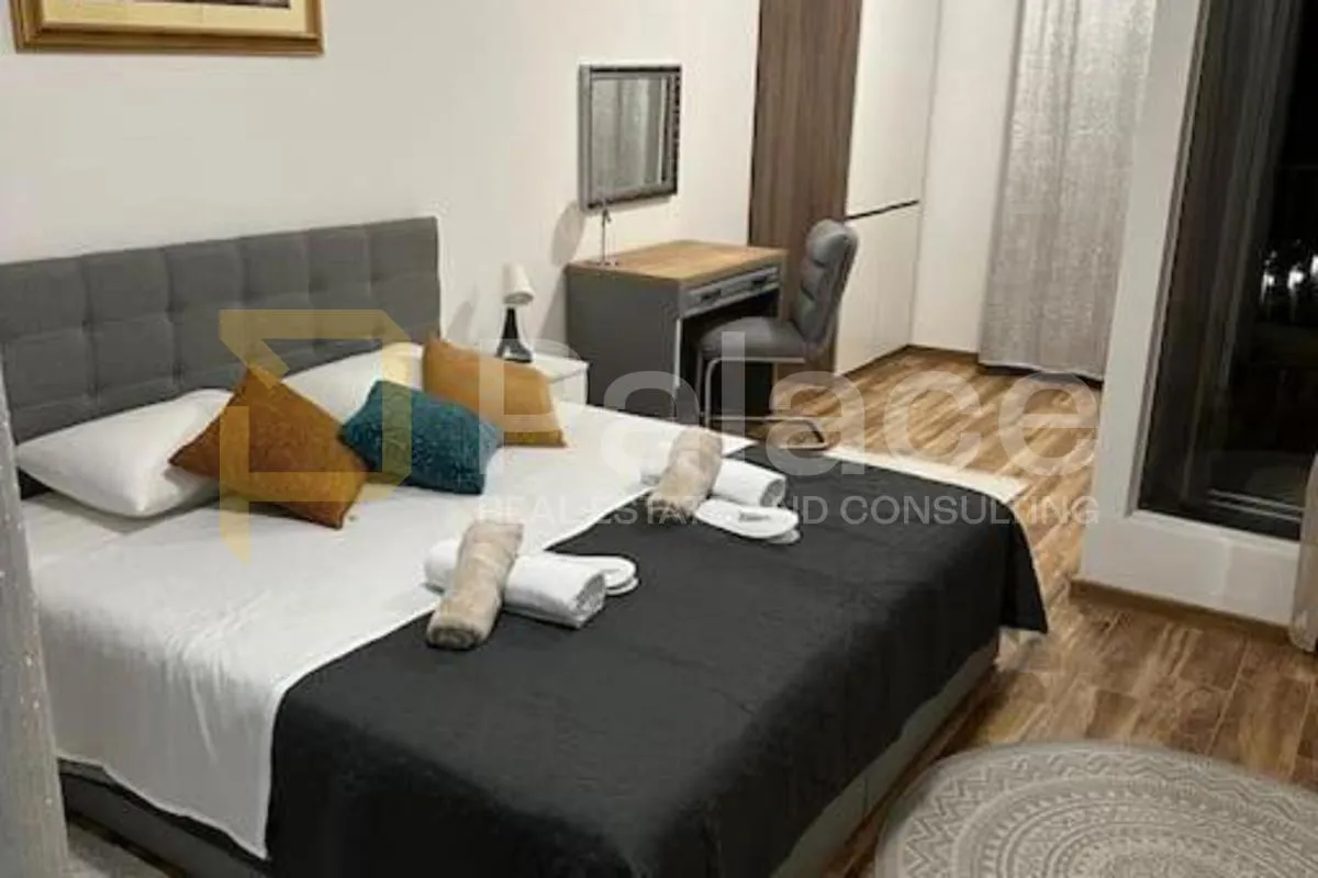 villa sa bazenom - centar sukošana - slika 10