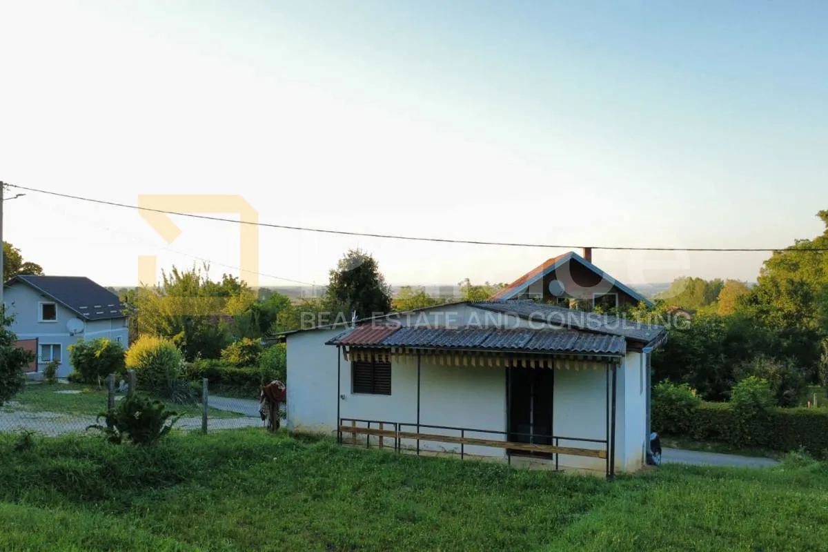 vinograd sa šarmantnom kućicom - slika 1