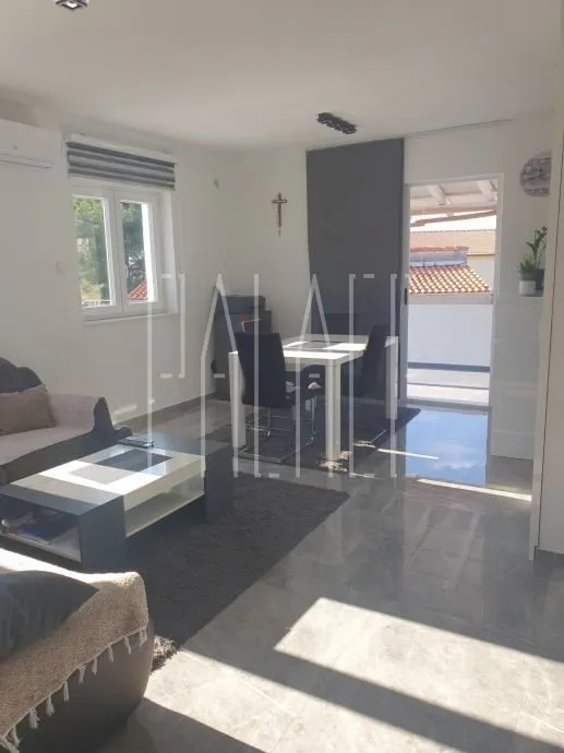 stan s dvije velike sunčane terase : okrug gornji, 155.00 m2 - slika 4