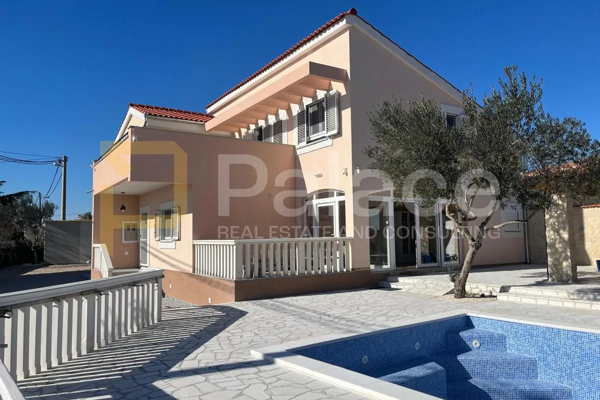 super ponuda: nova kuća s 2 stana i bazenom, vodice, čista mala, 245m2 - slika 2