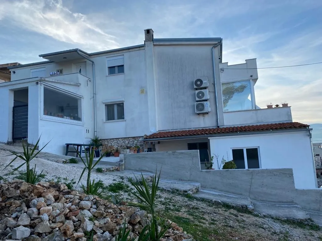 dva stana s panoramskim pogledom na trogirski zaljev: otok čiovo - slika 18
