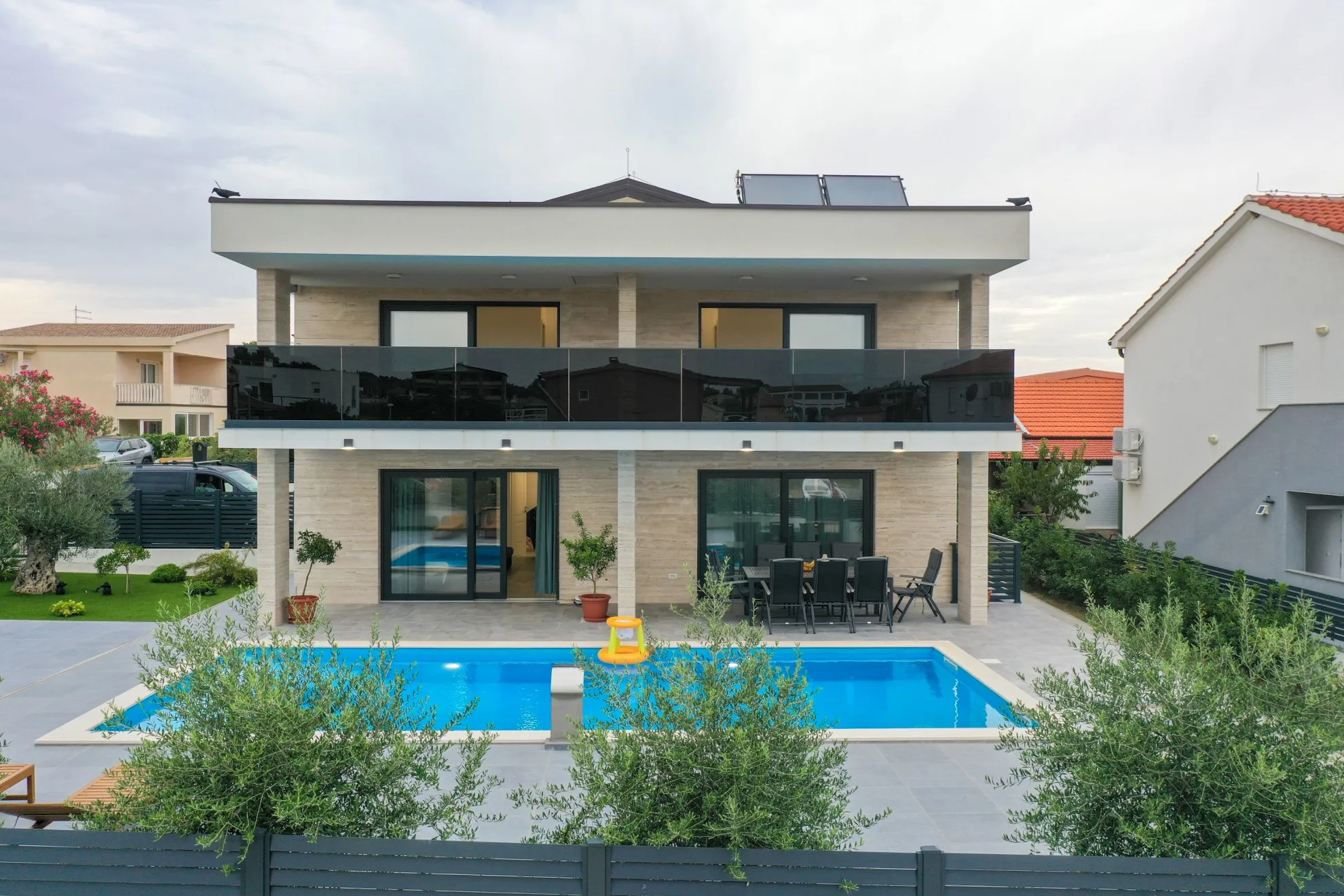 luksuzna, novoizgrađena villa na viru - slika 5