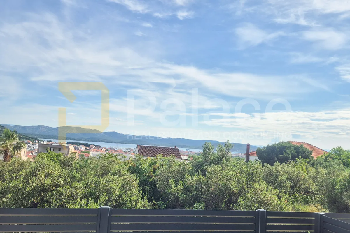 apartman s vrtom, parkingom i pogledom, nova zgrada, murter 78 m2 - slika 6