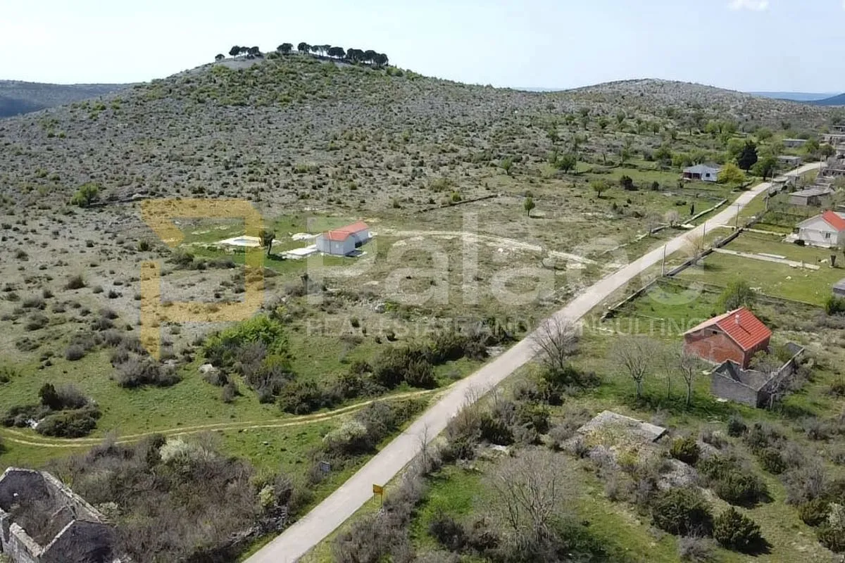 pristeg : građevinsko zemljište s dva manja objekta 7835 m2 - slika 2