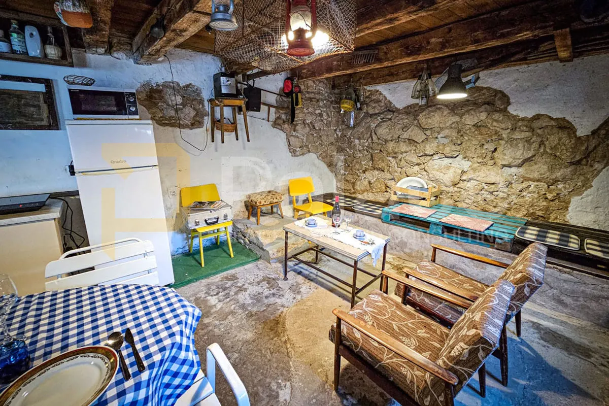 šarmantna kuća u bakru 20 m od mora, 141m2 - slika 7