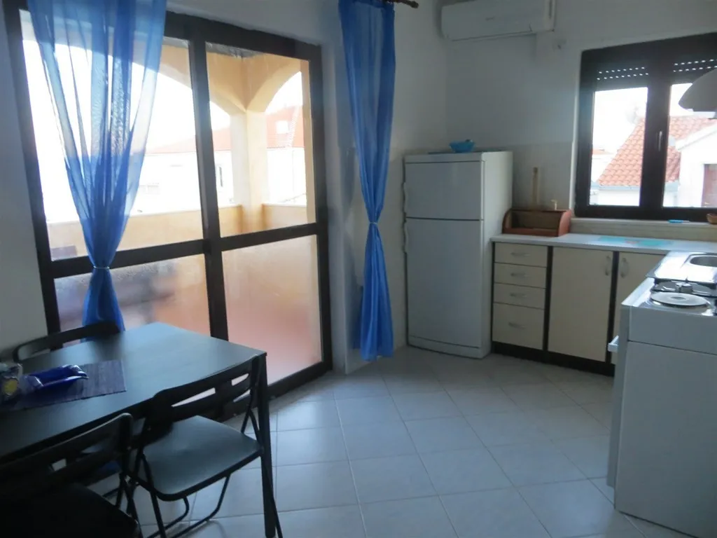 okrug gornji: kuća s apartmanima na prodaju - slika 8