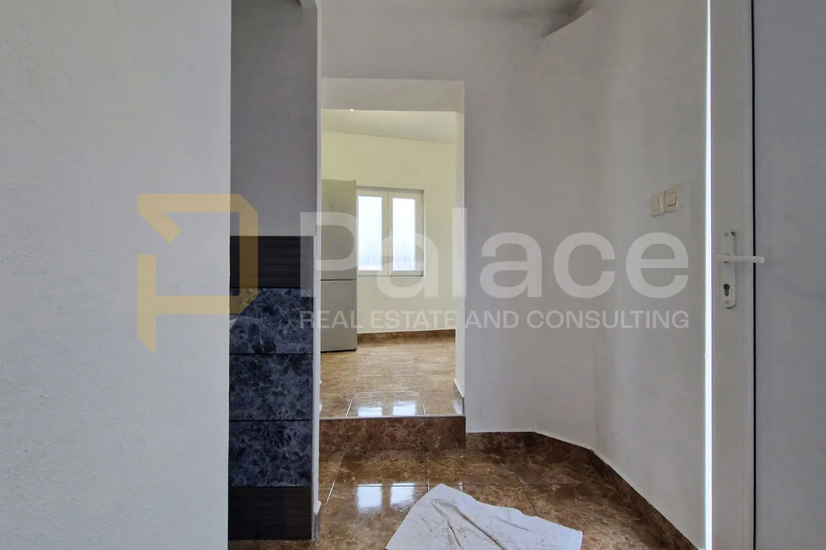 kuća s tri stana i velikom krovnom terasom - sveti kuzam, 181,08 m² - slika 9